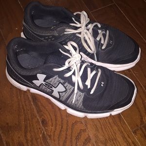 Under armor tennis shoes